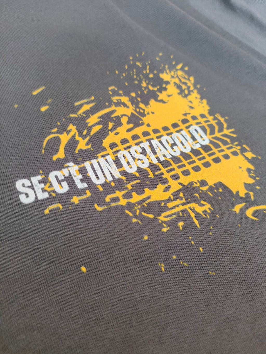 T-shirt a maniche corte "Se c'è un ostacolo...accelera"